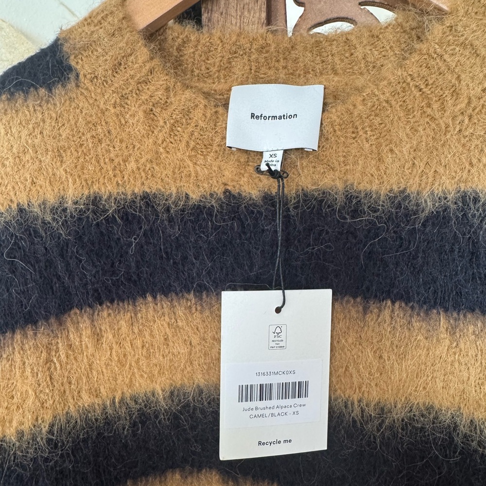 NEW NWT Reformation Jude Brushed Alpaca Crew Sweater - Picture 4 of 4